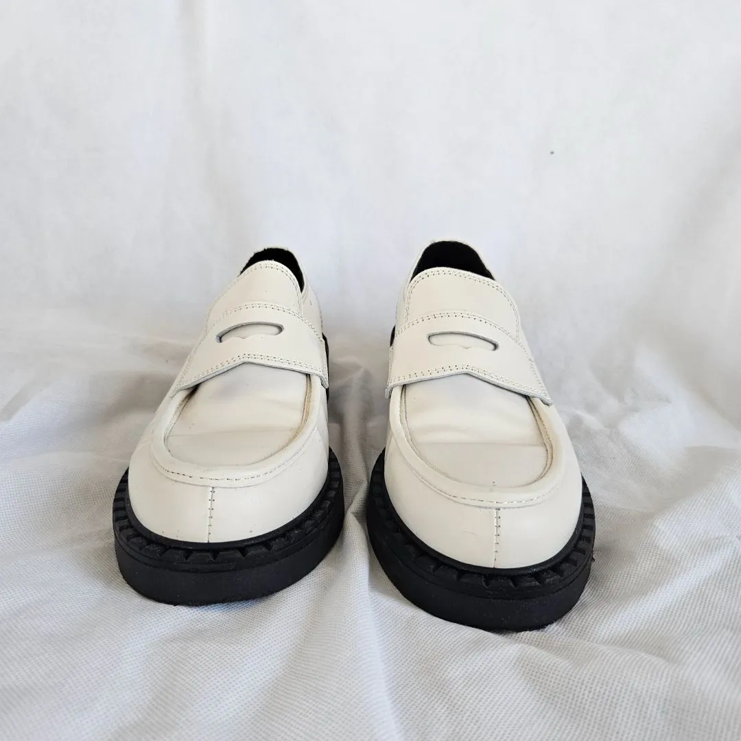 GH Bass white saddle loafer, 41