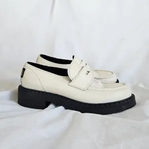 GH Bass white saddle loafer, 41